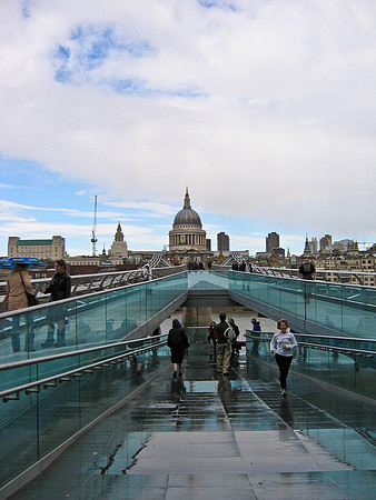 Road to St. Paul's